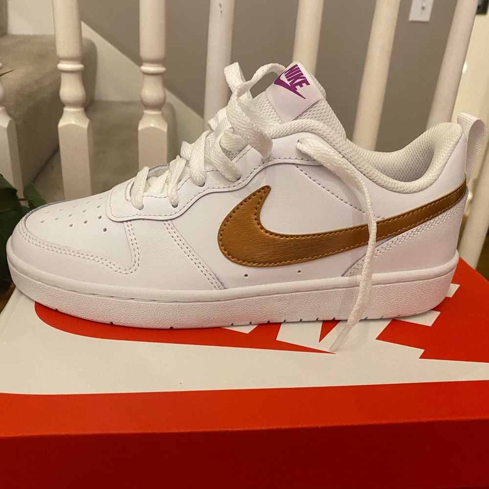 Nike Court Borough Low 2 SE Big Kids' Shoes, Size 6.5Y(women’s size 7.5)NWT🤍💜